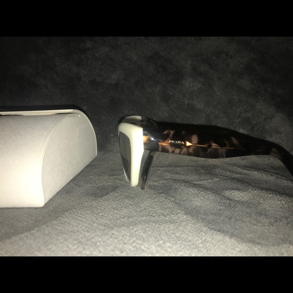 Authentic Prada sunglasses - Picture 4 of 7